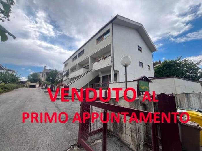 Appartamento trilocale in vendita in Strada San Leucio, Centro, Rocca di Mezzo