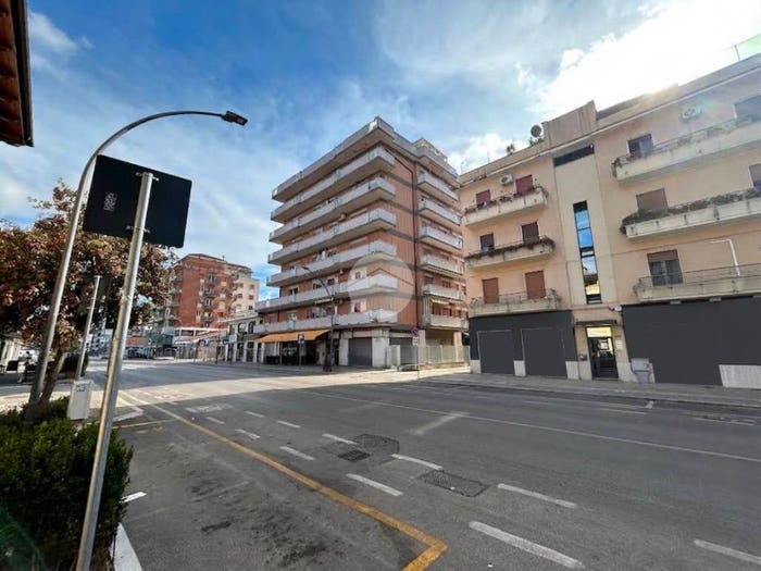 Appartamento trilocale in vendita in Viale G Marconi, Stadio Lungomare Colombo, Pescara