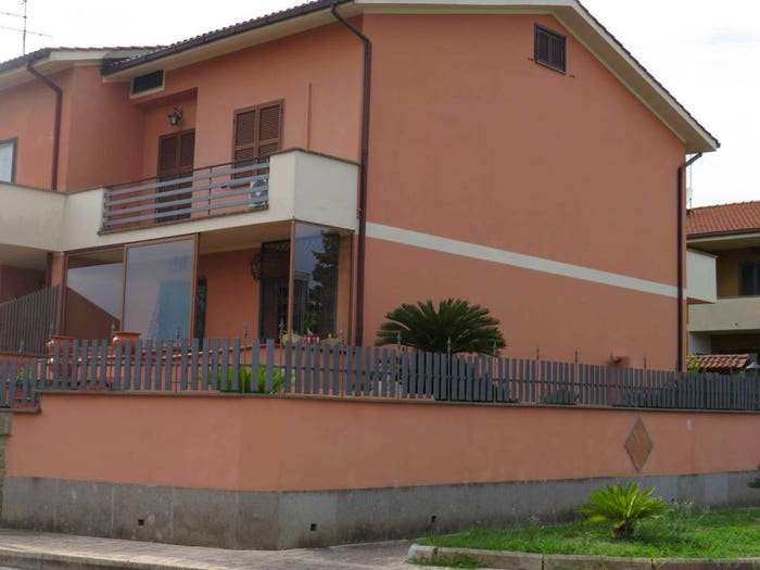 Casa con 6 locali in vendita in Via del Concio, Nepi