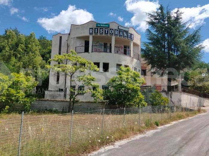 Casa con 6 locali in vendita in Contrada Colle Abate, Miranda