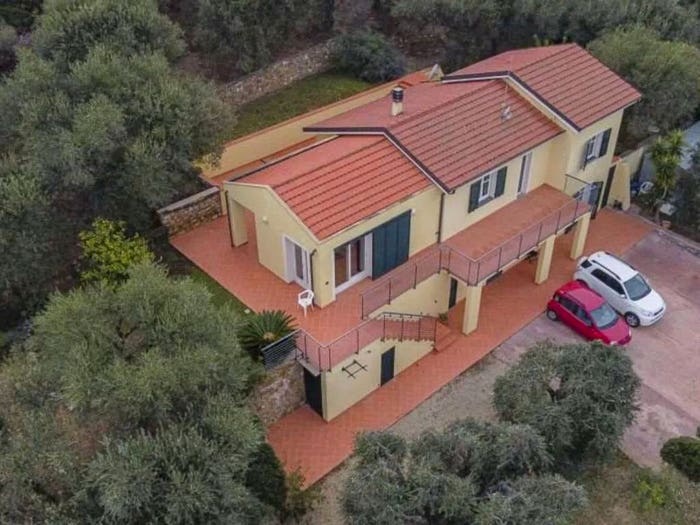 Casa con 6 locali in vendita in Strada Berzi, Centro, Diano Marina