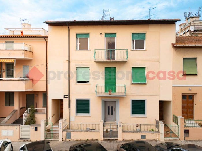 Appartamento con 5 locali in vendita in Via Vittorio Veneto, Cecina Centro, Cecina