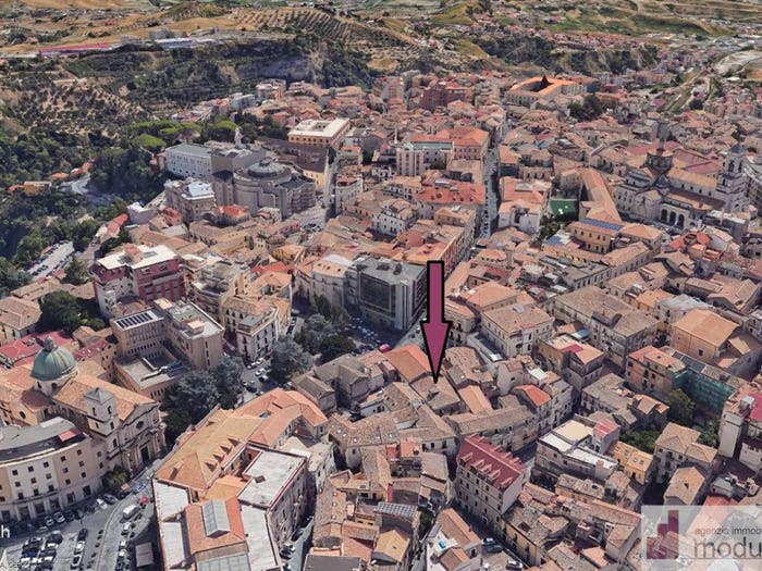 Appartamento con 5 locali in vendita in Vico Alberghi, Centro Storico, Catanzaro
