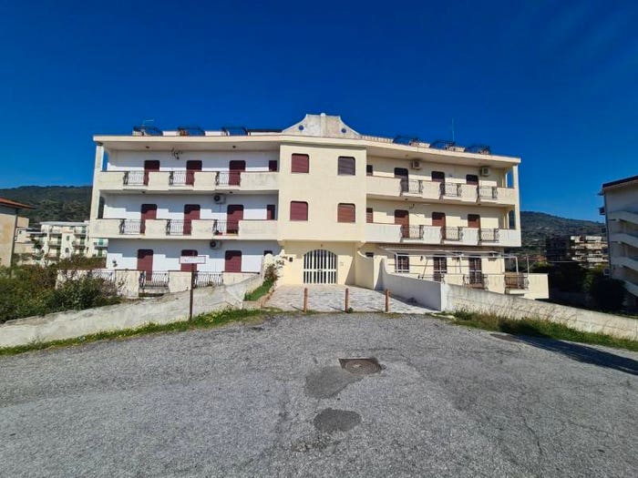 Appartamento quadrilocale in vendita in Strada Statale Tirrena Inferiore, Cartolano, Falerna