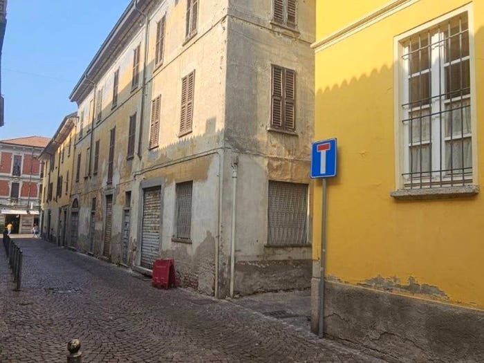 Appartamento con 6 locali in vendita in Piazza Castello, Abbiategrasso