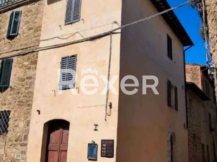 Casa quadrilocale in vendita in Via Moglio, Centro, Montalcino