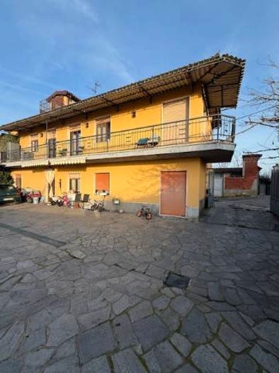 Casa con 6 locali in vendita in Via Vittorio Alfieri, Azzano d'Asti