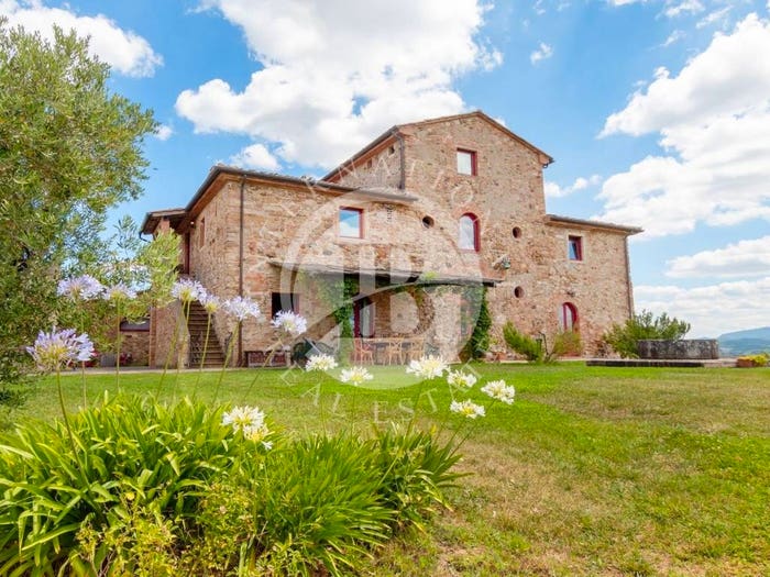 Casa con 6 locali in vendita in Montecatini Val di Cecina