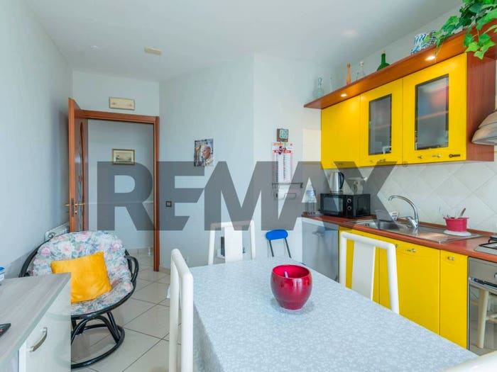 Appartamento con 6 locali in vendita in Via Tenente Cataldo, Centro, Caltagirone
