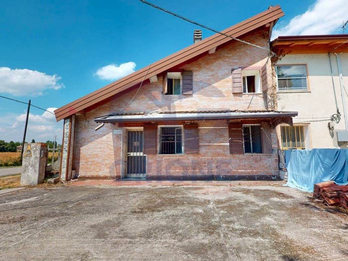 Casa quadrilocale in vendita in Via Taddia, Renazzo, Cento