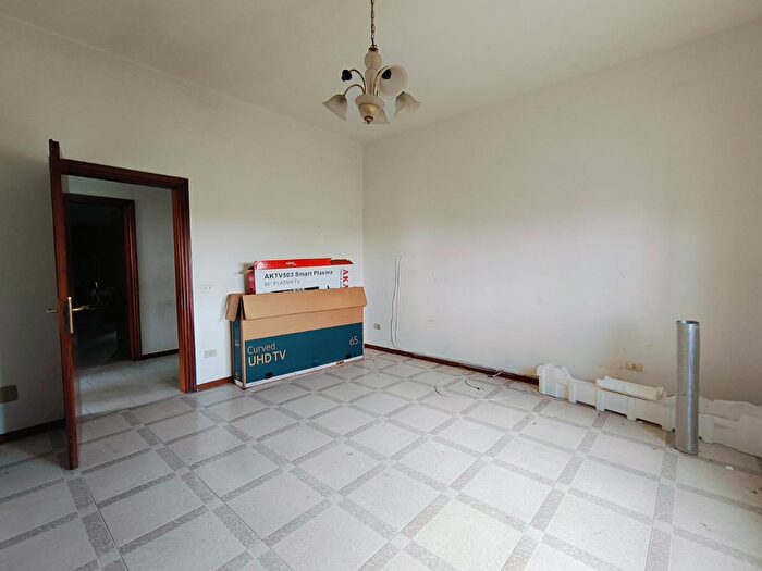 Casa con 8 locali in vendita in Forli'