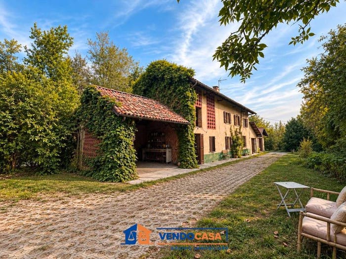 Casa quadrilocale in vendita in Strada Vallarasca, Nizza Monferrato
