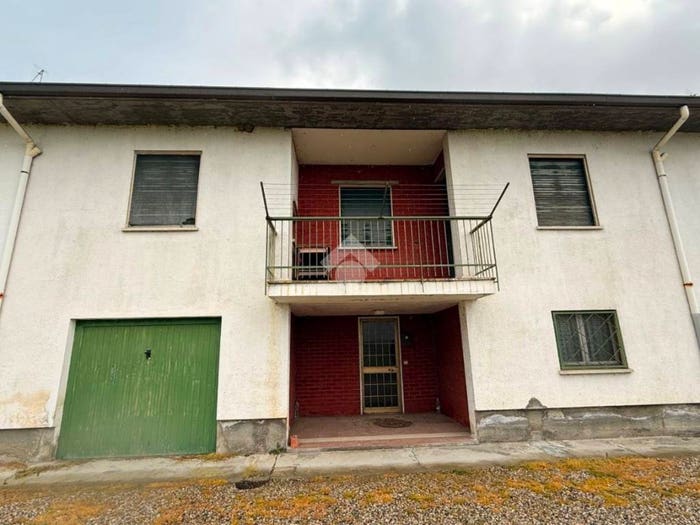 Appartamento quadrilocale in vendita in Via Stazione, Torre Beretti, Torre Beretti e Castellaro