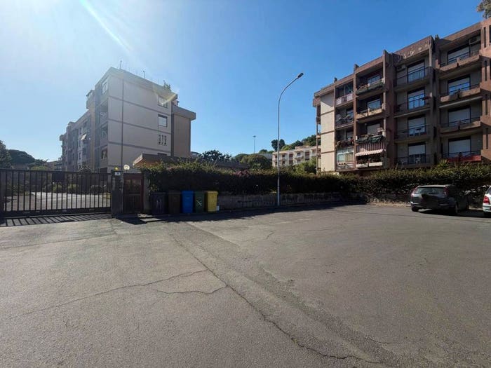 Appartamento trilocale in vendita in Via Mario Vaccaro, Barriera Leucatia, Catania