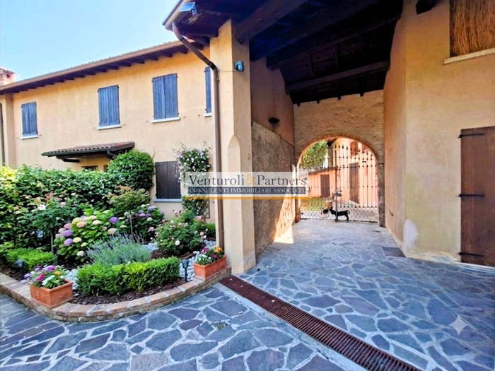 Casa con 6 locali in vendita in Via Vallone di Selva, San Felice del Benaco
