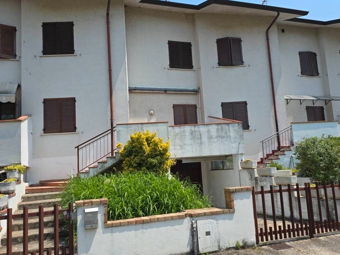 Casa con 6 locali in vendita in Strada Statale Goitese, Centro, Goito