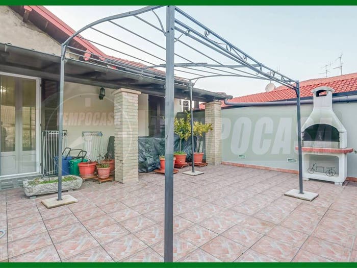 Appartamento quadrilocale in vendita in Vicolo dei Portoni, Castello, Castelveccana