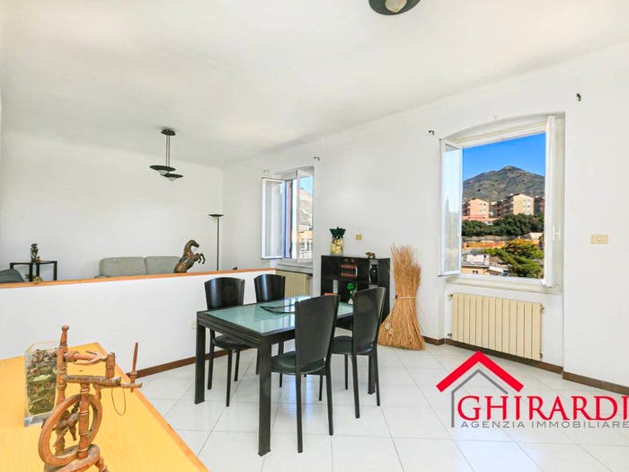 Appartamento trilocale in vendita in Via Pier Domenico da Bissone, Sestri Ponente, Genova