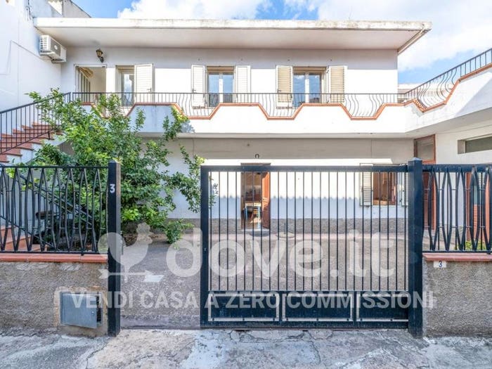 Casa quadrilocale in vendita in Via Ortobene, Centro, Tertenia