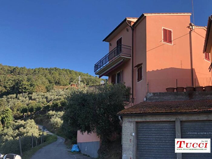Casa con 6 locali in vendita in Via Castellina, Serravalle Pistoiese