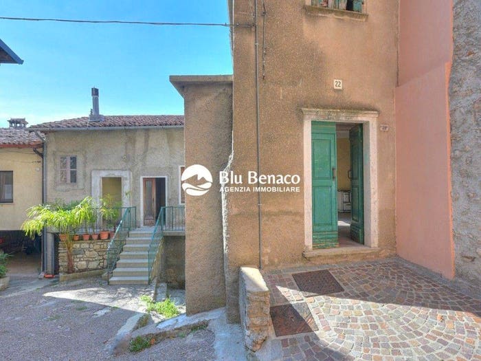 Casa quadrilocale in vendita in Via Porto, Oldesio, Tignale