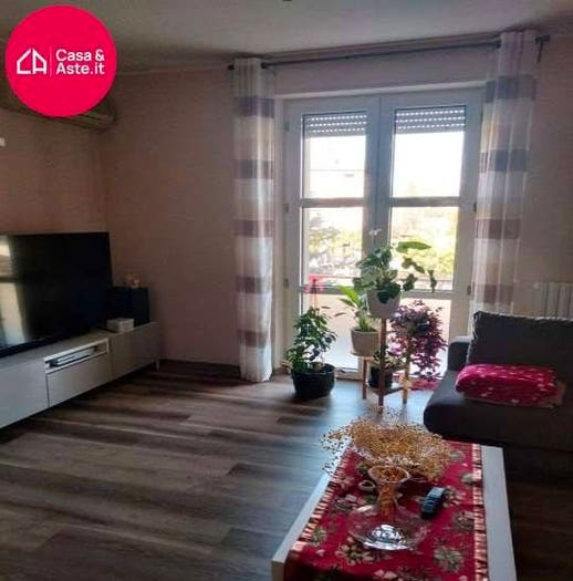 Appartamento con 6 locali in vendita in Via Domenico Annibali, Piediripa, Macerata