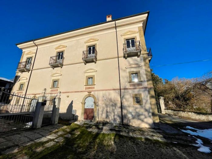 Casa con 6 locali in vendita in Via Pago, Capitignano
