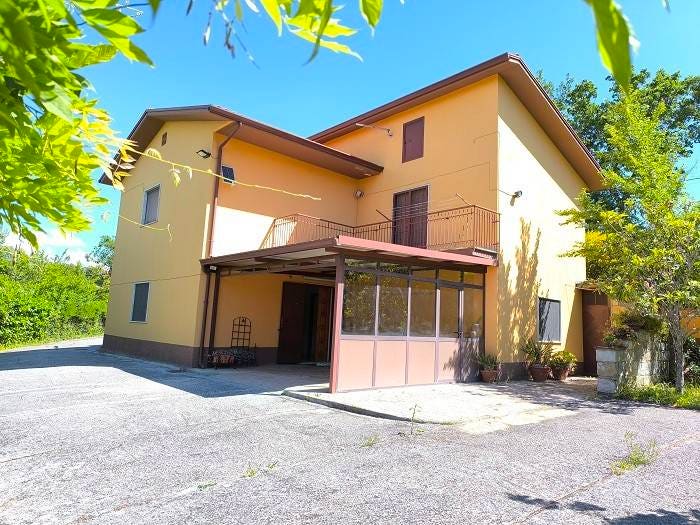 Casa con 5 locali in vendita in Via Valle dei Conti, Frigento