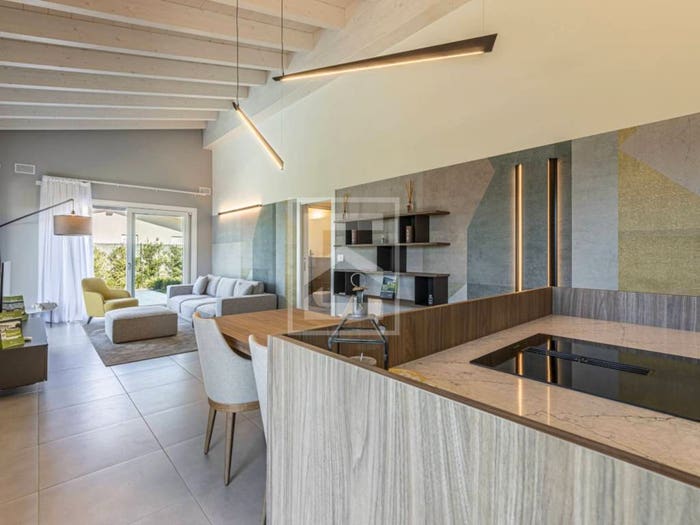 Appartamento trilocale in vendita in Via Monte Baldo, Entroterra, Desenzano del Garda