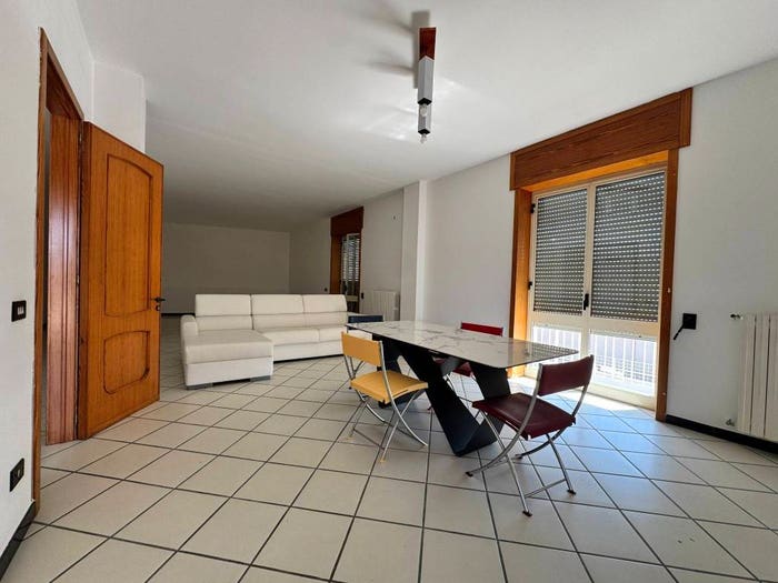 Appartamento con 6 locali in vendita in Via Achille Palma, Centro, Galatone