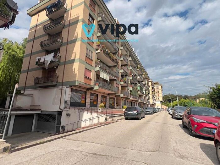 Appartamento con 5 locali in vendita in Via Sicilia, Casagiove