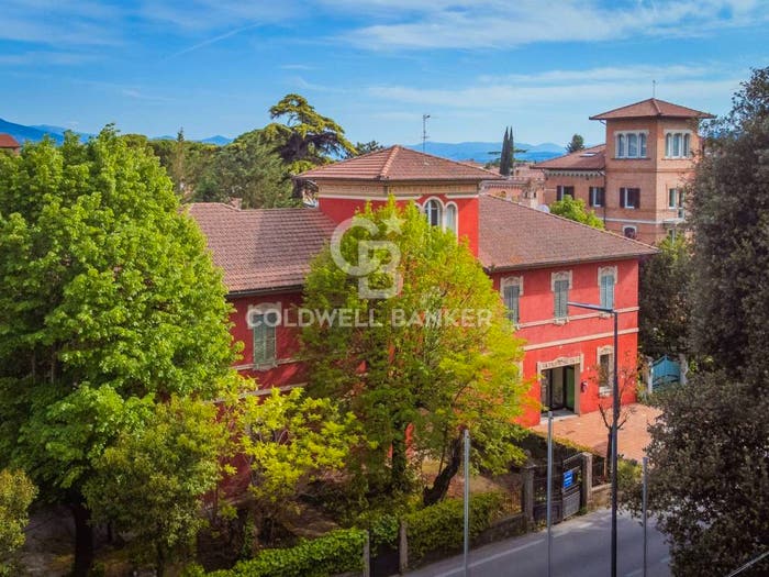 Casa con 6 locali in vendita in Via Nazario Sauro, Centro Storico, Foligno