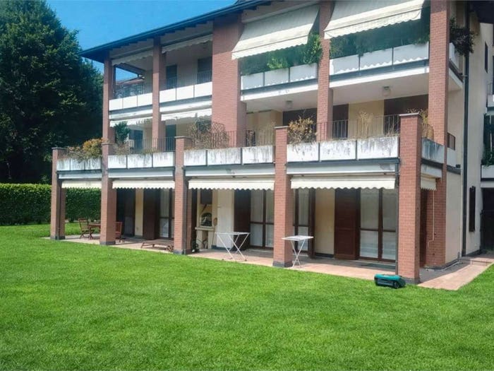 Appartamento quadrilocale in vendita in via Piave, Comerio