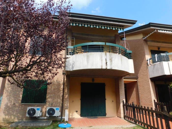 Appartamento con 5 locali in vendita in Piazzale Via Val Brembana, Pinarella, Cervia