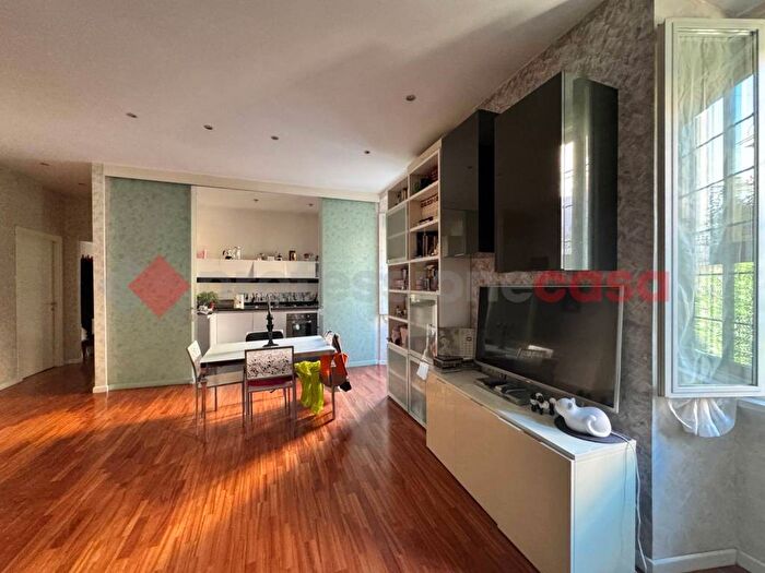 Appartamento trilocale in vendita in Via Giovanni Battista Bodoni, Testaccio, Roma