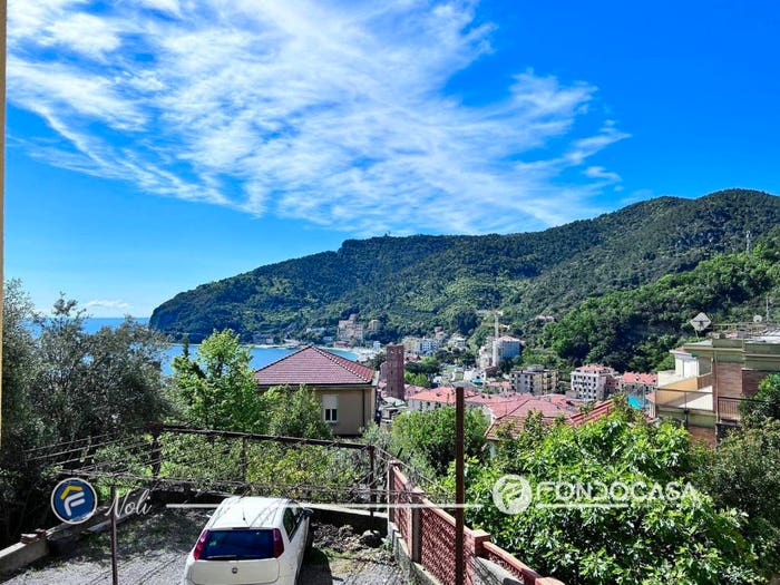 Appartamento quadrilocale in vendita in Via Luigi Defferrari, Centro, Noli