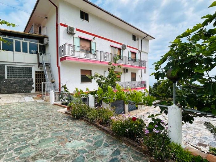 Appartamento con 5 locali in vendita in Contrada Acquadauzano, Lamezia Terme