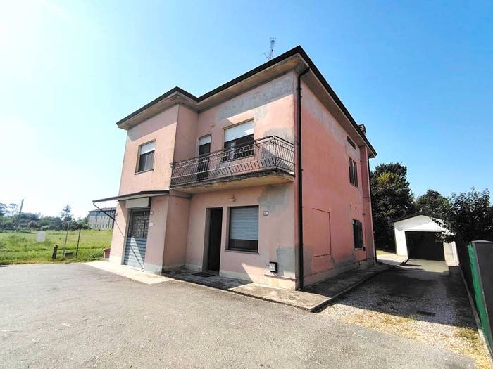 Casa con 6 locali in vendita in Centro, Finale Emilia