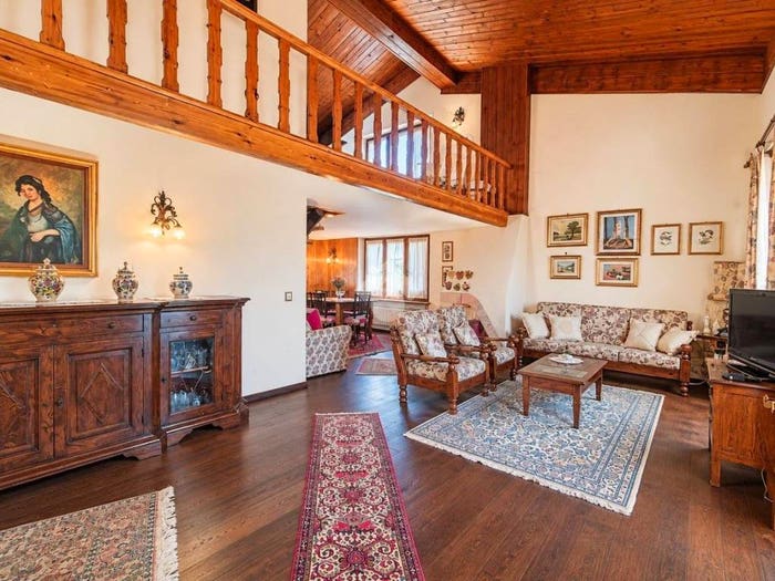 Casa con 6 locali in vendita in Via Cerqua Rosara, Valtopina