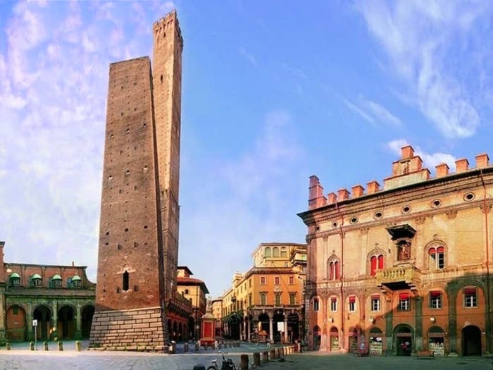 Appartamento con 6 locali in vendita in Piazza di Porta Ravegnana, Centro Storico, Bologna