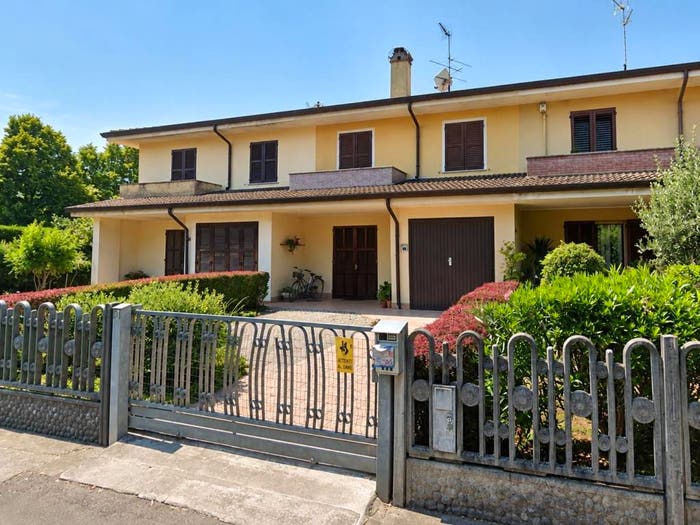 Casa quadrilocale in vendita in Via Andrea Mantegna, Eremo, Curtatone