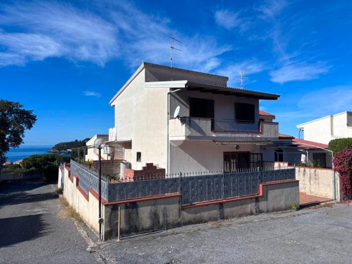 Casa quadrilocale in vendita in Contrada Via Pietra Rossa, Diamante