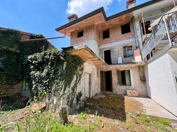 Casa trilocale in vendita in Via Lamberto Chisini, Area Artigiananle San Michele E Batti, Pieve di Soligo