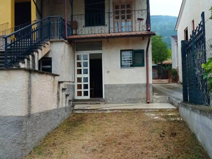 Casa quadrilocale in vendita in Via Gualtrone SNC, Centro, Gioia dei Marsi