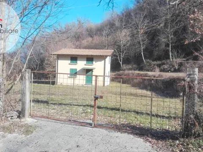 Casa monolocale in vendita in Via Colle Farnio, Tornimparte