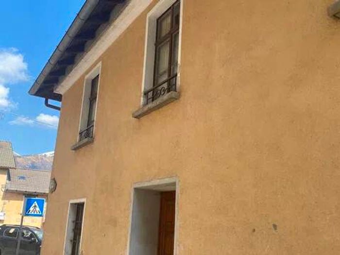 Casa quadrilocale in vendita in Piazza Iv Novembre No Number, Maccagno con Pino e Veddasca