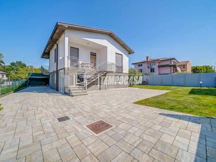 Casa trilocale in vendita in Via XXV Aprile, Oggiona Santo Stefano, Oggiona con Santo Stefano