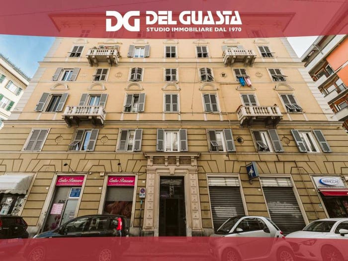 Appartamento con 6 locali in vendita in Via Cipro, Foce, Genova