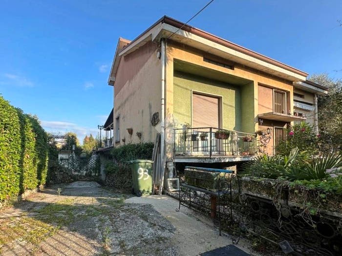 Casa quadrilocale in vendita in Via colombo cristoforo, Centro, Carate Brianza