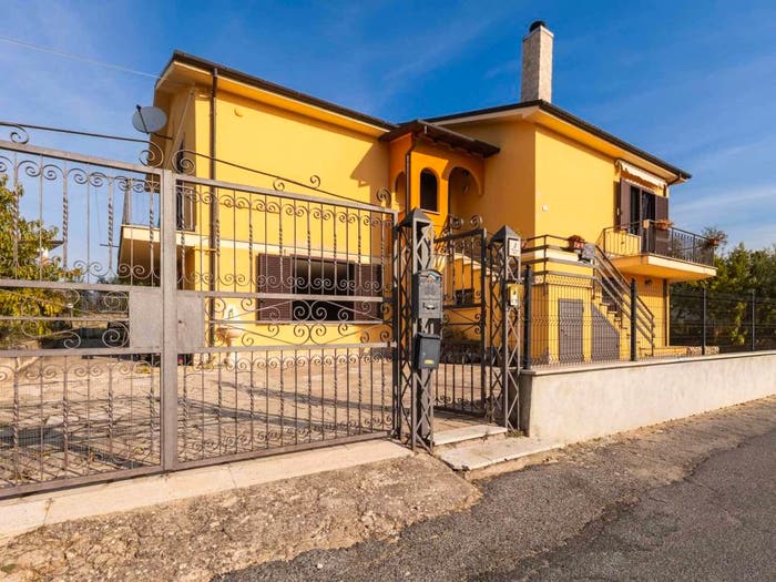Casa con 6 locali in vendita in Via Enrico Fermi, Centro, Poggio Moiano